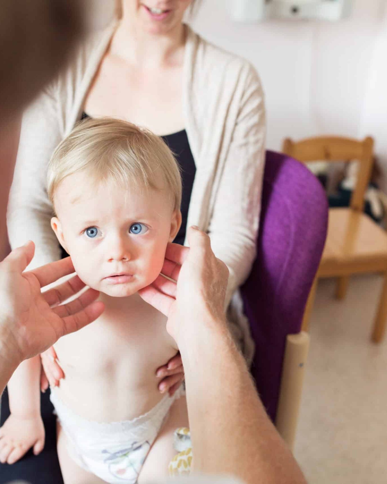 Doctor examining baby (12-17 months)